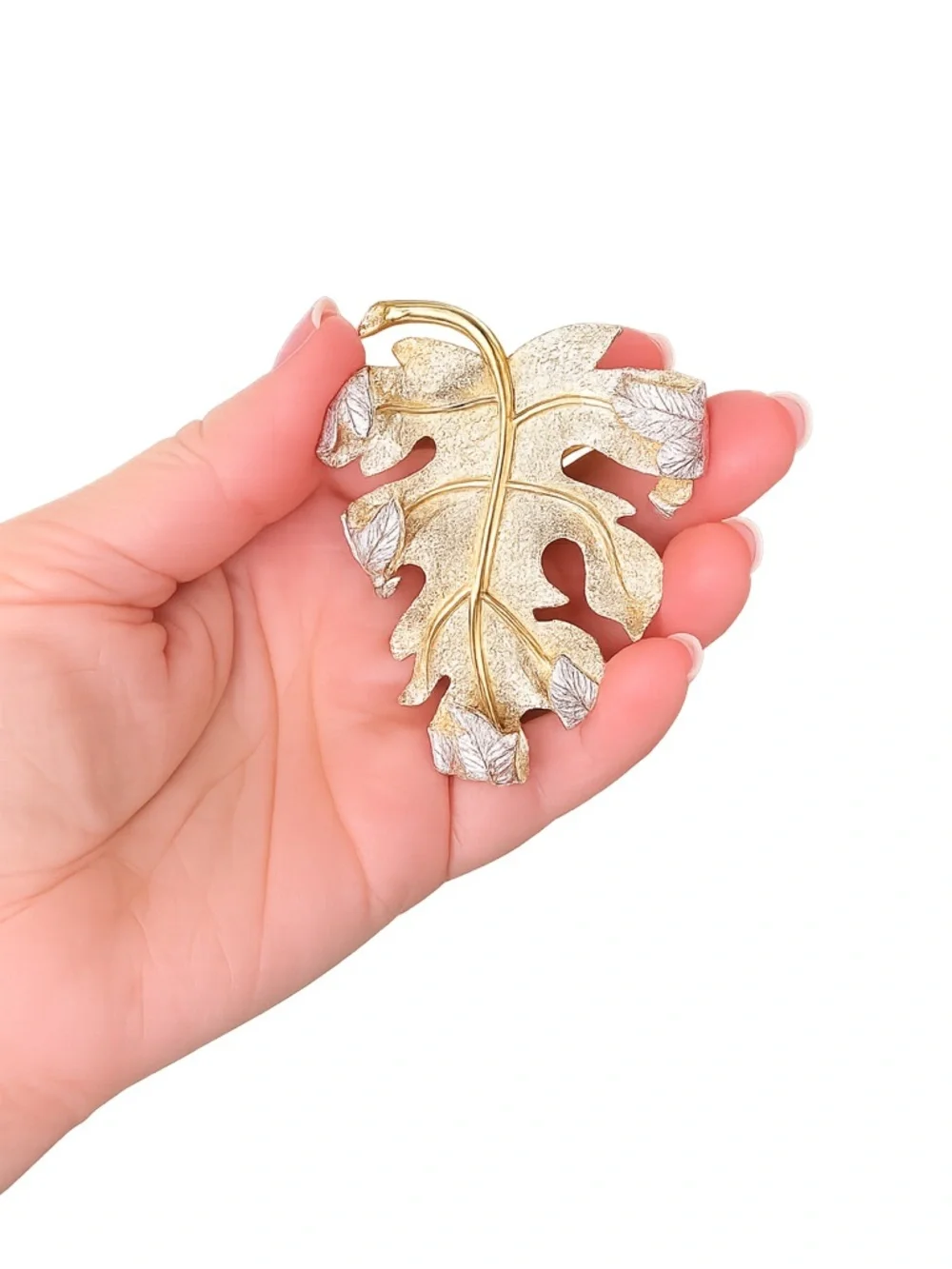 Vintage Sarah Coventry Gold Tone Leaf Brooch – Textured Two-Tone Statement‎ Pin